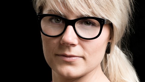 Helene Guåker byline Kine Bakke fargebeskåret
