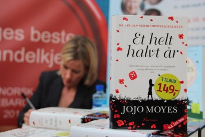 Jojo Moyes signerer_