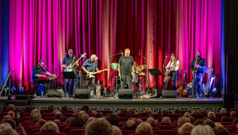 Frode Grytten Beat Band under åpningen av festivalen onsdag kveld. (Foto: Asgeir Ravndal)